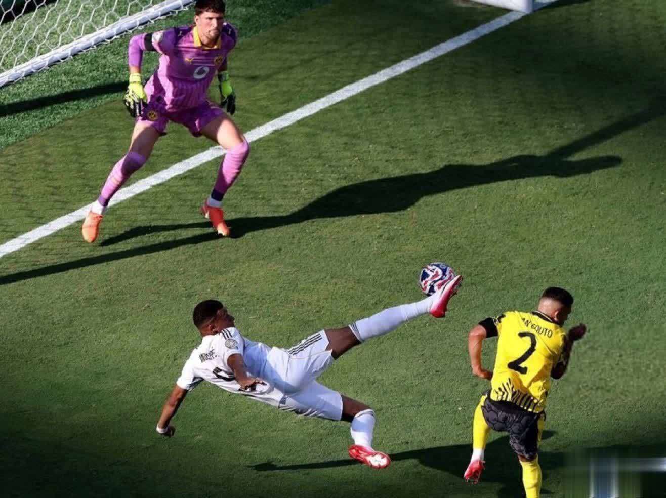 包含姆巴佩连续二十场比赛得分超过绝杀，巴黎圣日耳曼挑战极限！的词条