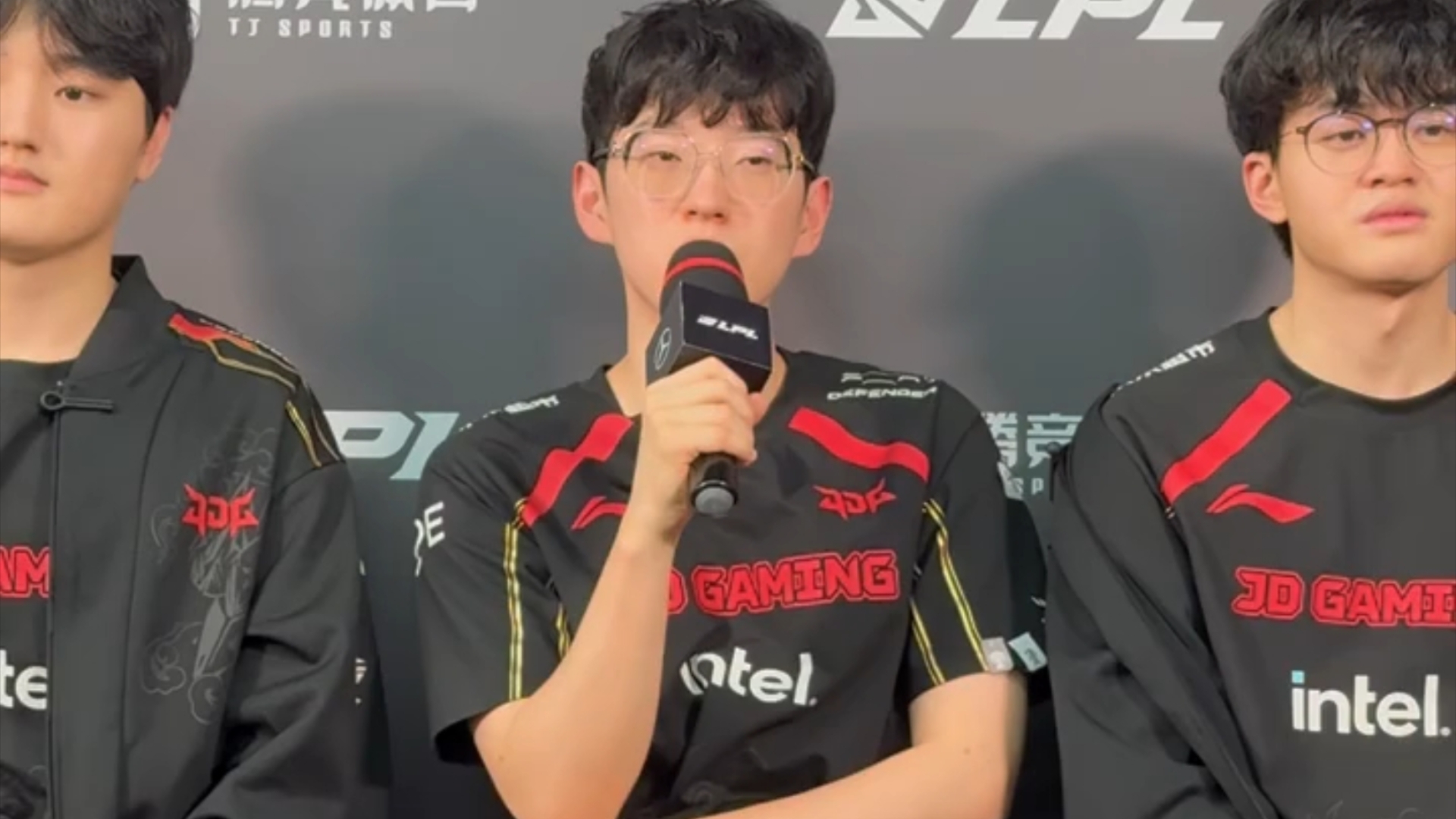 包含Scout连续七场比赛得分超过战术调整，瑞士队挑战极限！的词条