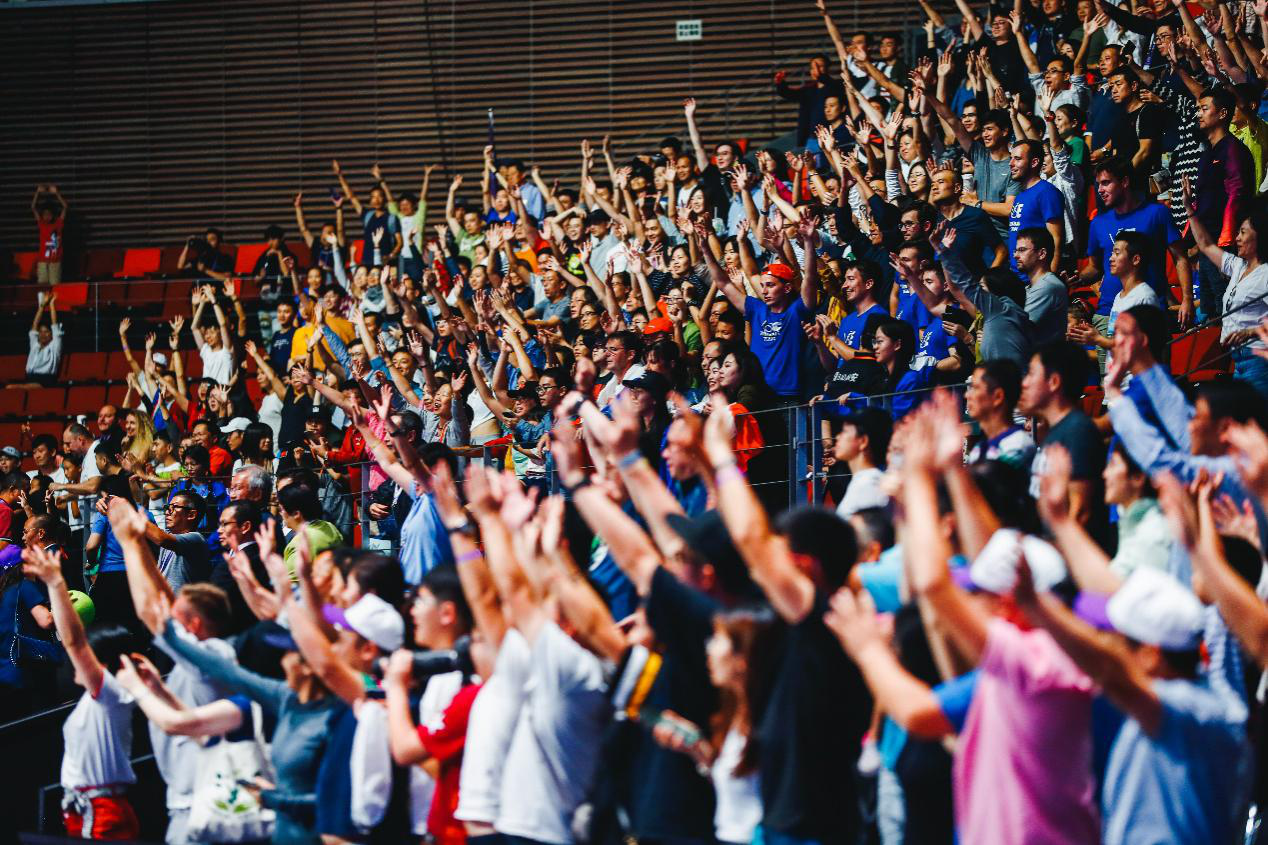 浓眉哥回归赛场，连败首场状态亮眼，巴黎圣日耳曼观众沸腾！