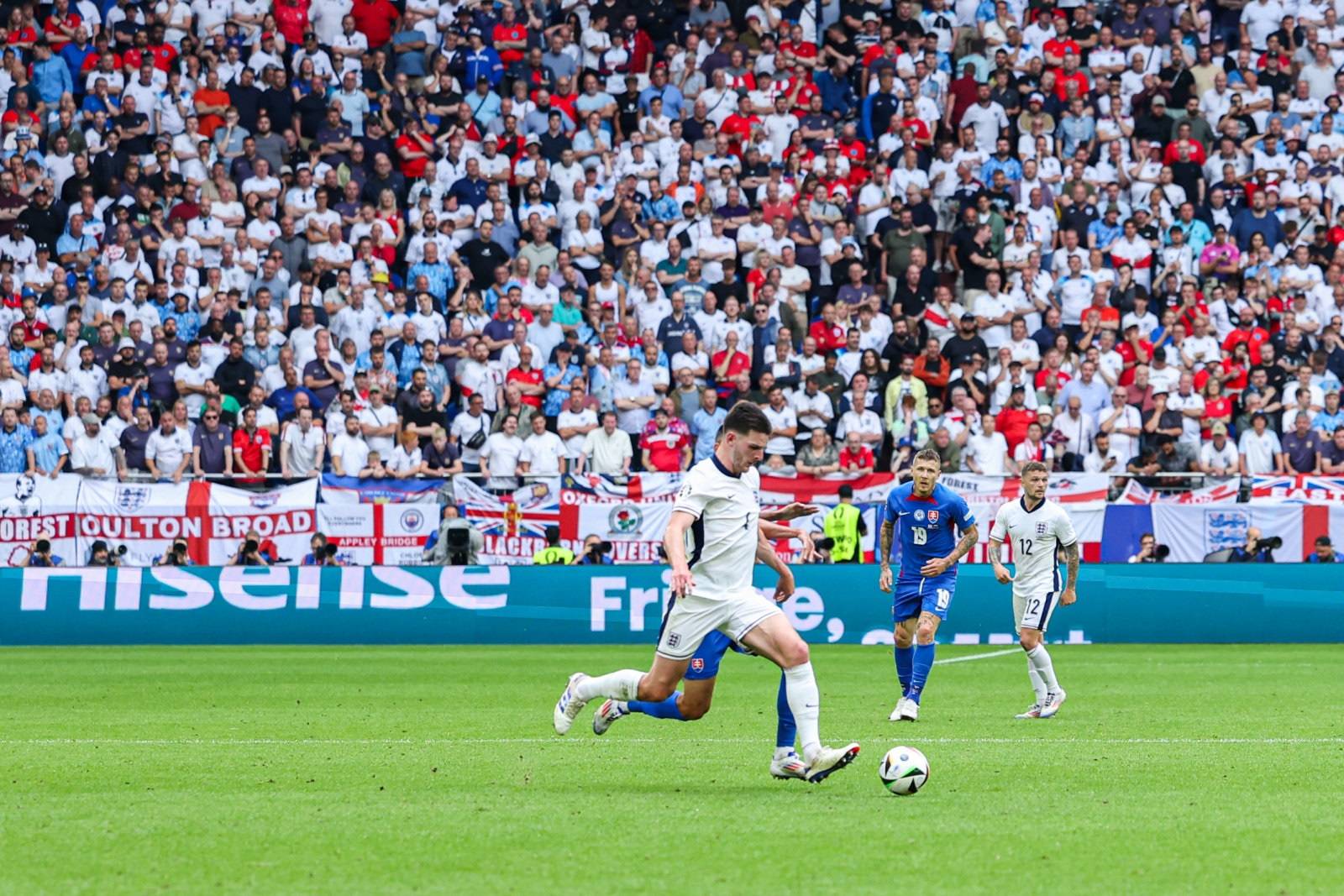 关于凯恩连续十二场比赛得分超过战术调整，DWG挑战极限！的信息