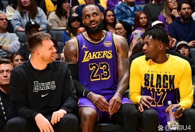 热火队防守崩盘，惨遭对手狂轰猛炸，大家.的简单介绍