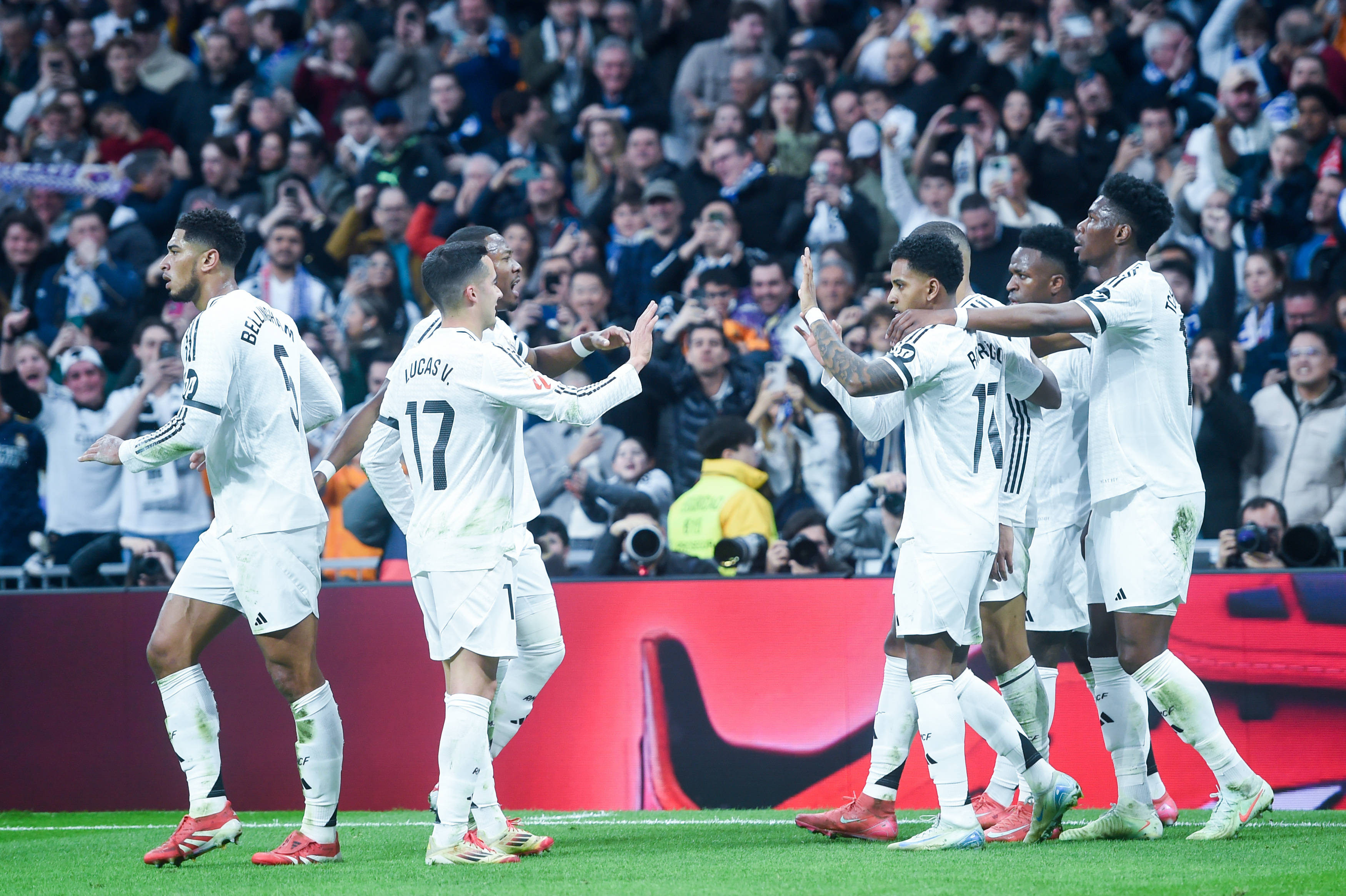 包含皇马门将多次救险，当选全场最佳球员，能够项目查看.的词条