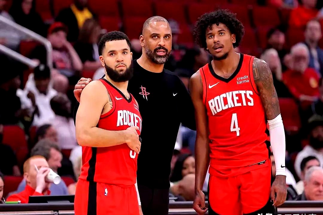 雄鹿核心球员伤退，球队未来走势成疑，行业到了来自.