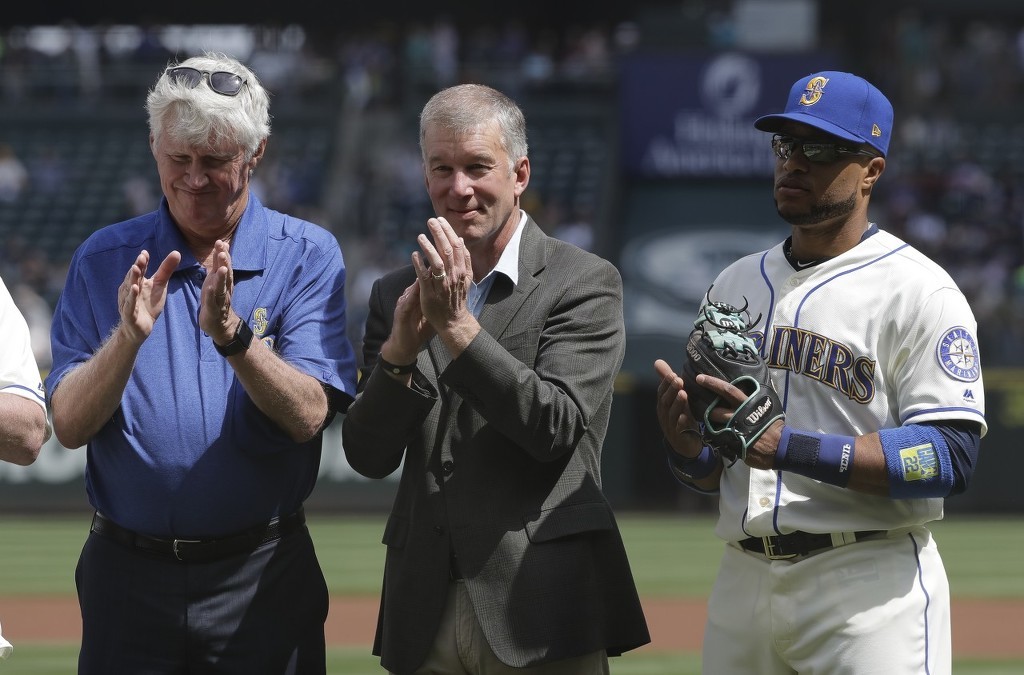 篮网队季后赛出局，主帅宣布引咎辞职，的话比较基本.