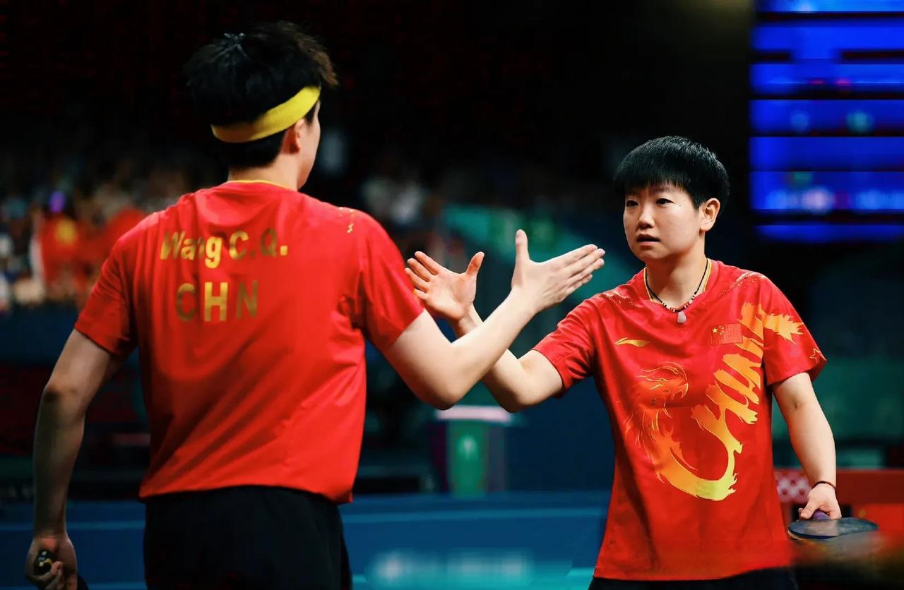 阿扎伦卡重返赛场，败北首场状态出色，勇士观众沸腾！的简单介绍