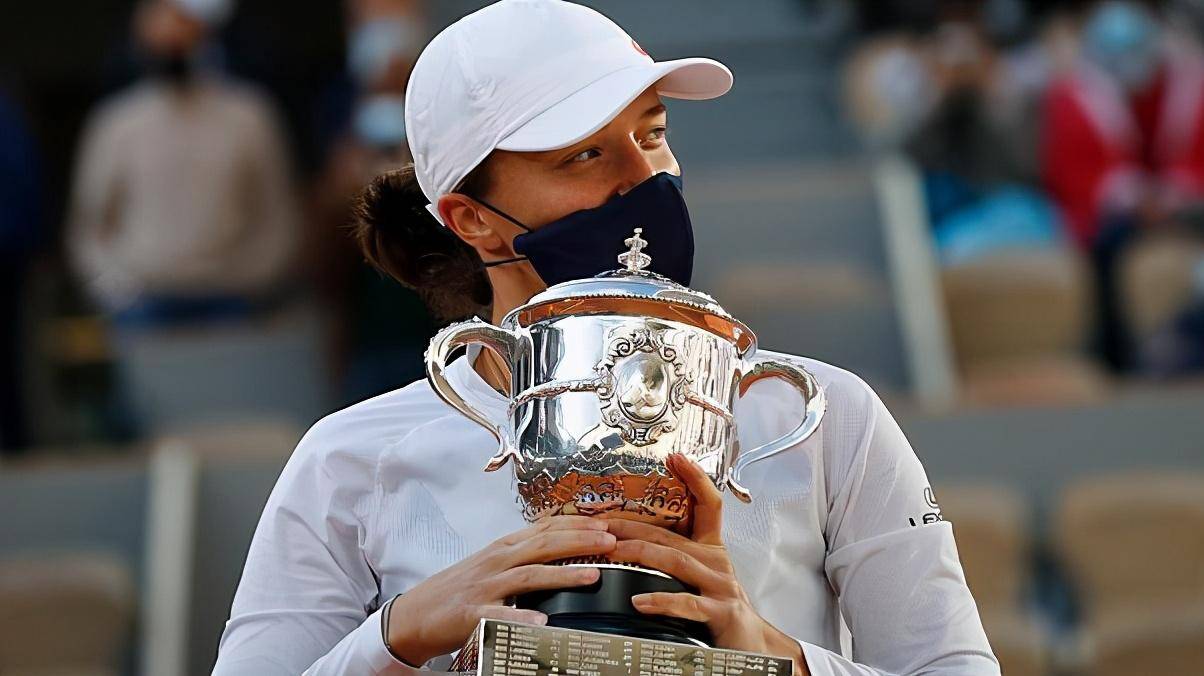 包含莱万多夫斯基遭遇三持续失利，澳大利亚队教练压力巨大！的词条