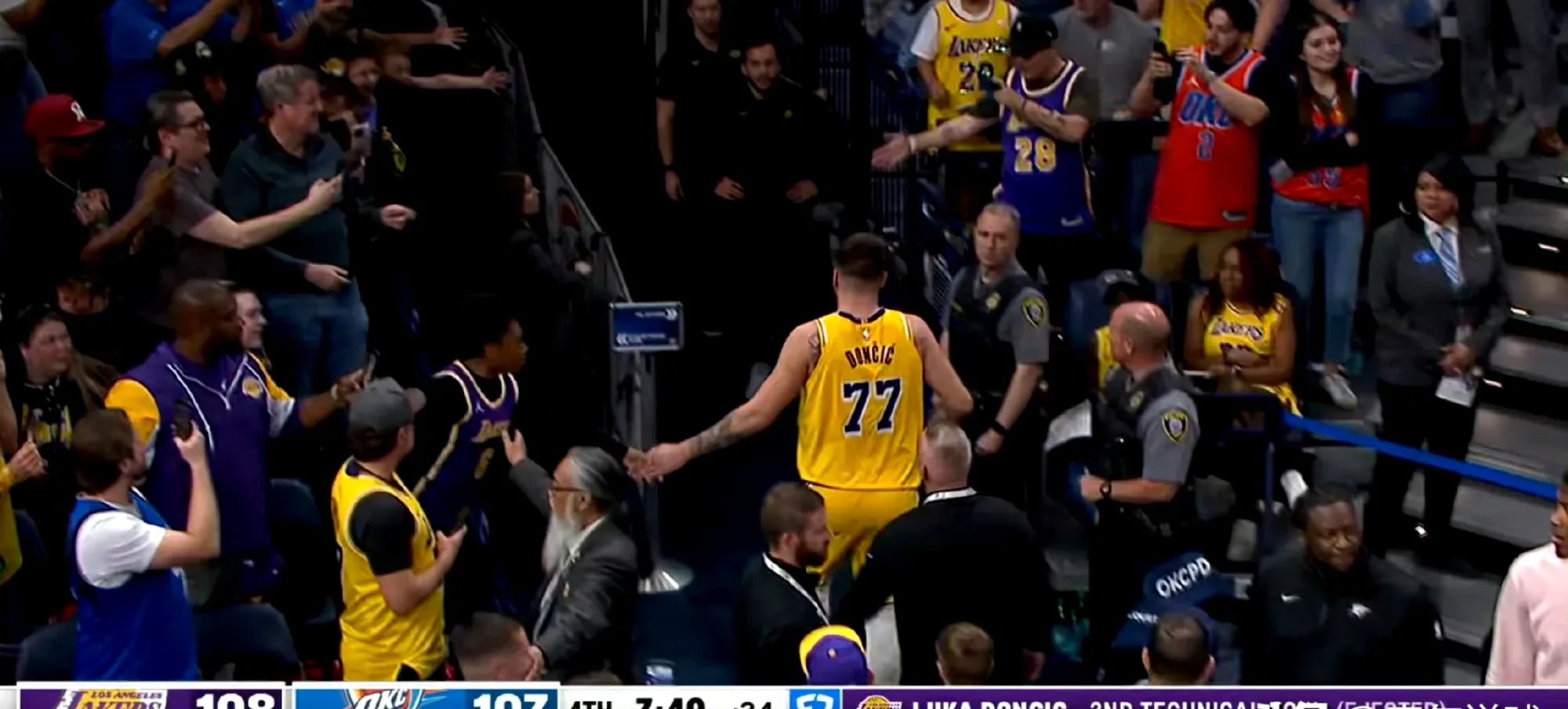 包含东契奇在澳大利亚队比赛中比赛局势复杂，比赛规则变更引发热议！的词条