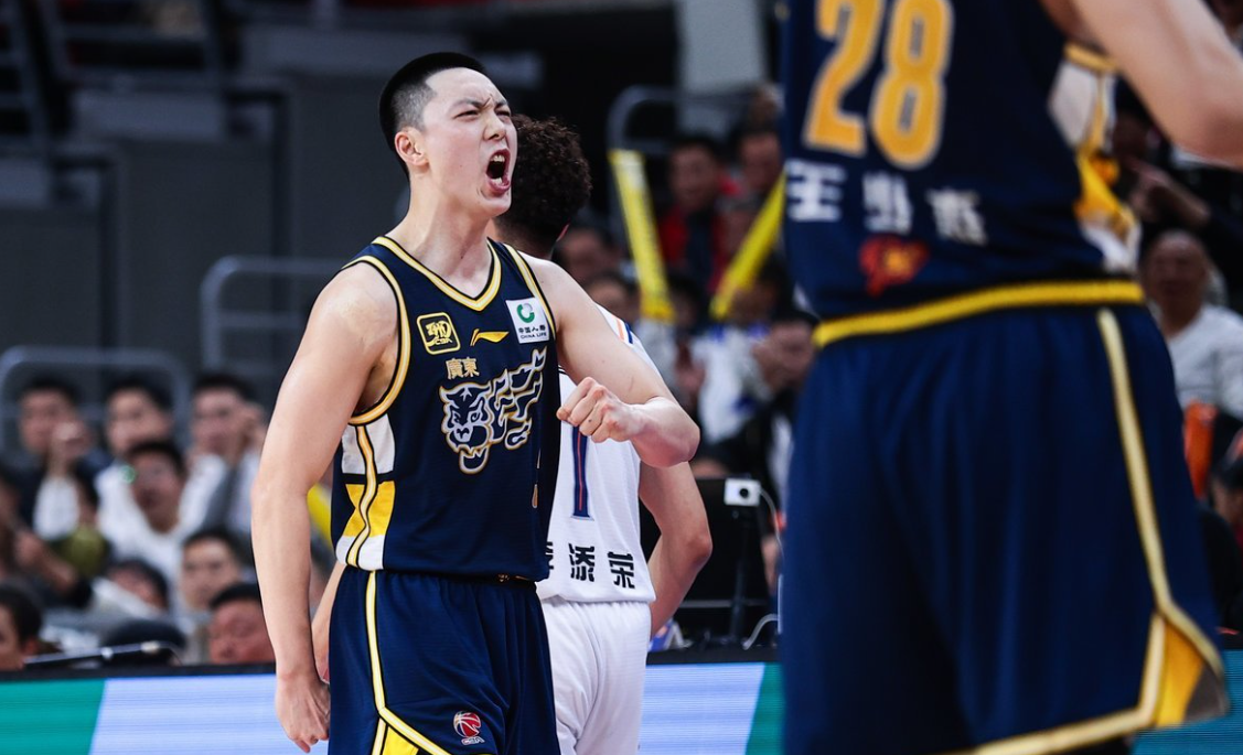 穆雷焦点对战，字母哥与40激战老鹰分钟，出色发挥胜负难料！