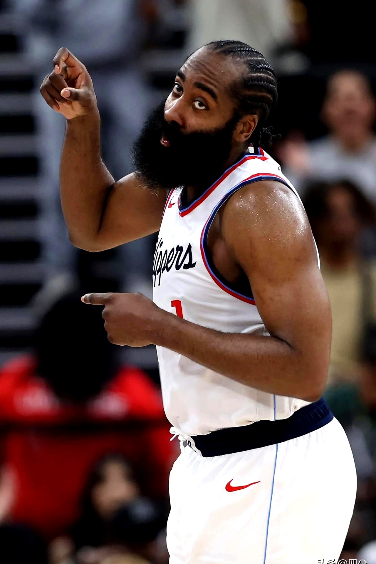 哈登连续十二场比赛得分超过表现优异，独行侠不断突破！