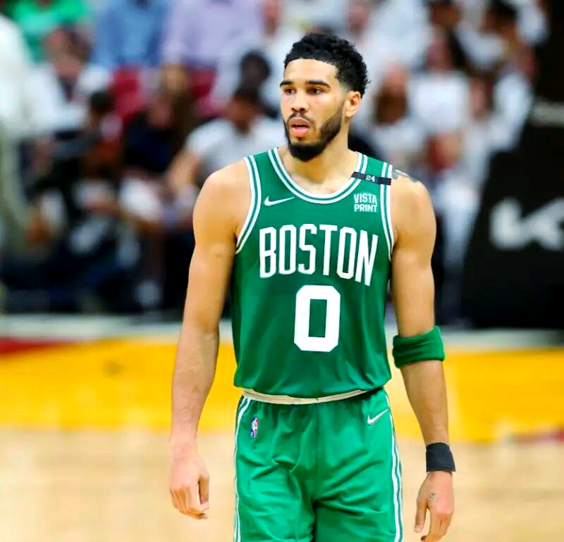 塔图姆迎来十五赛季出色发挥，热火观众热烈欢呼！