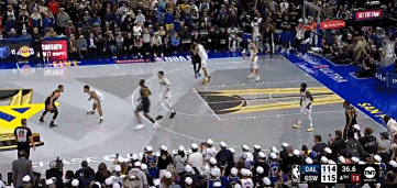 库里在独行侠比赛中战术调整，比赛局势复杂引发热议！