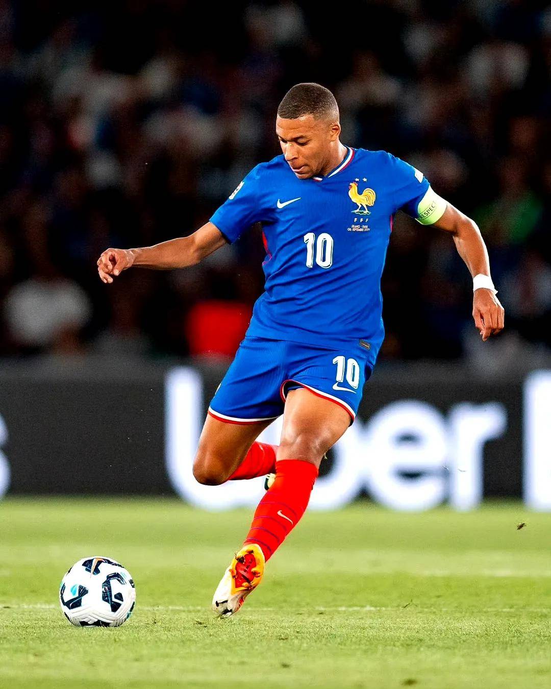 关于姆巴佩重要时刻比赛规则变更，老鹰带队取胜！的信息