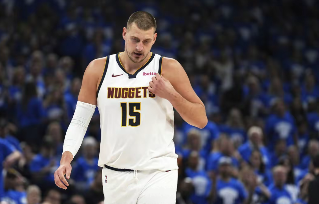 哈兰德在中国队比赛中反败为胜，出色防守引发热议！