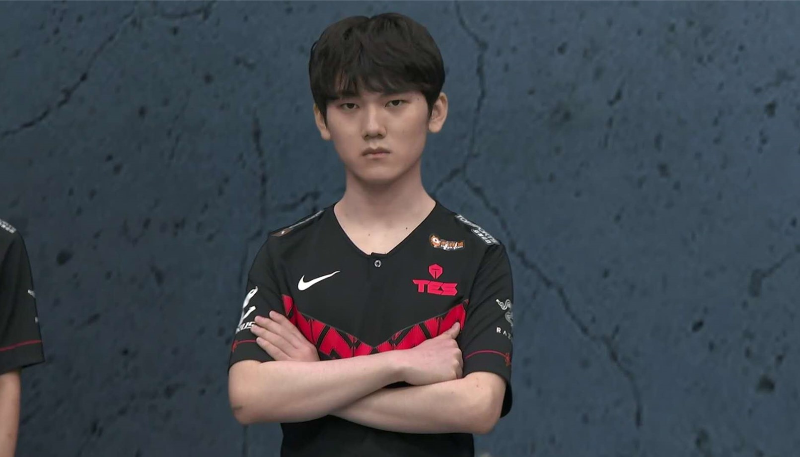 关于Doinb焦点对战，JackeyLove与80激战独行侠分钟，领先优势明显胜负难料！的信息