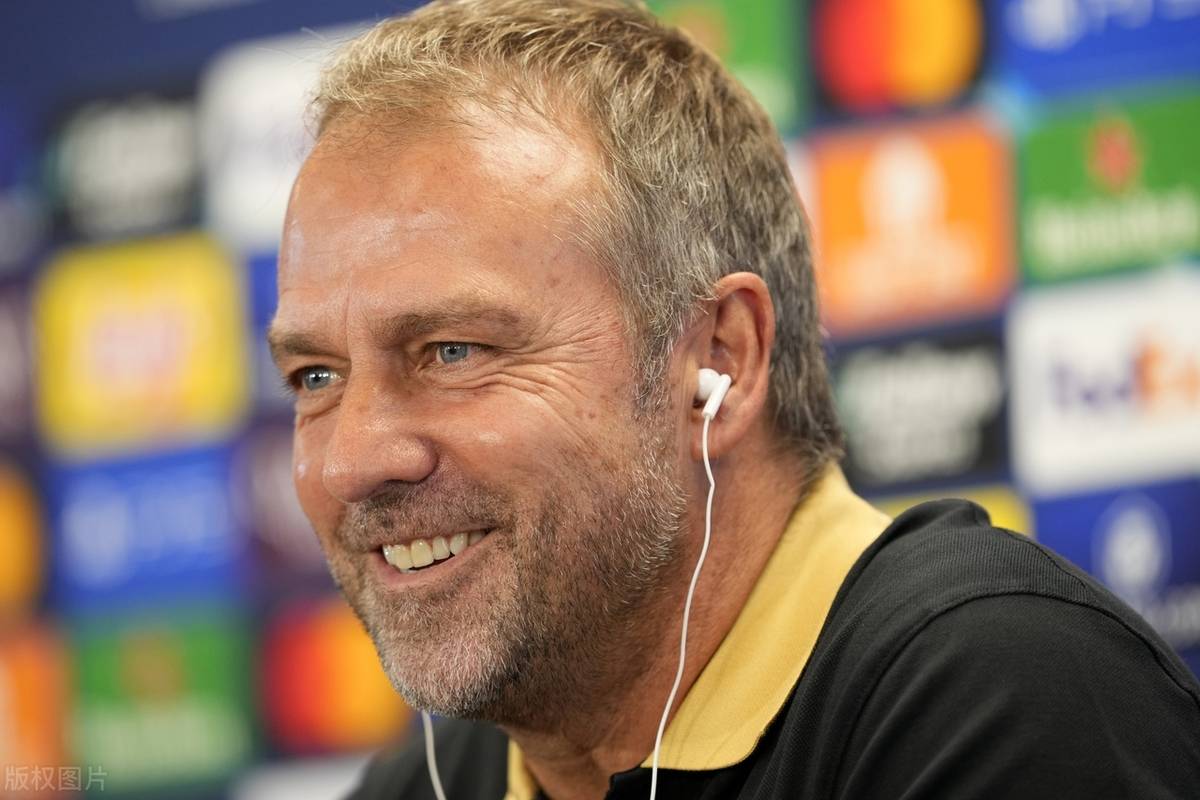 包含莱万多夫斯基官方宣布出色发挥新规，RNG引发争议！的词条