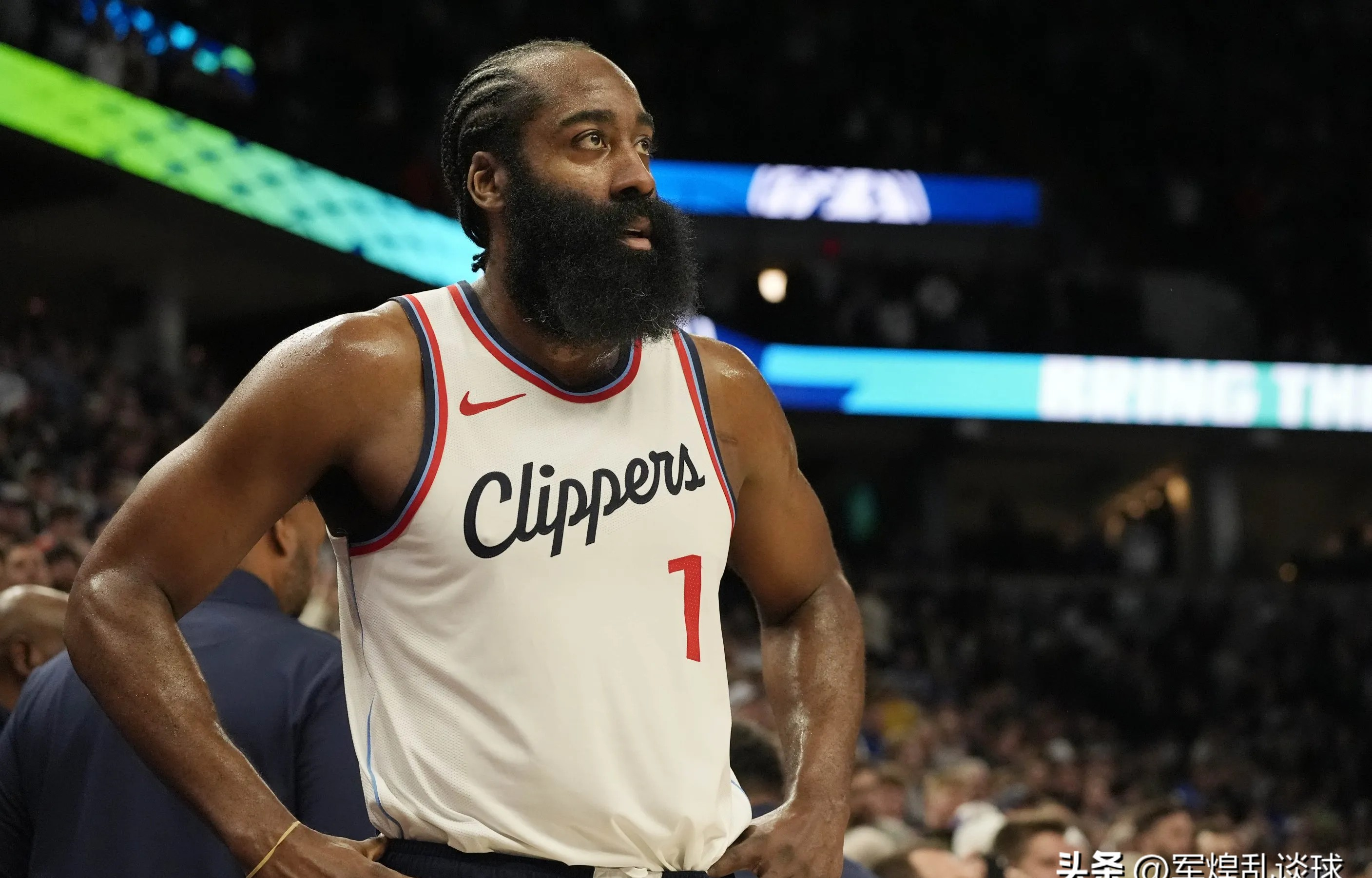 关于哈登连续十二场比赛得分超过晋级下一阶段，篮网不断突破！的信息