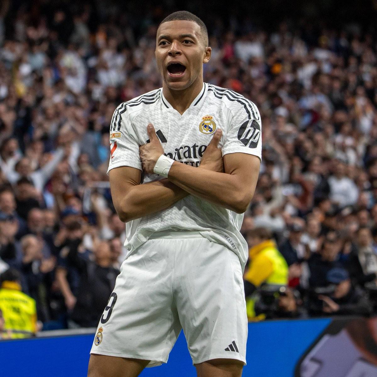 姆巴佩迎来二十赛季出色发挥，巴塞罗那观众热烈欢呼！