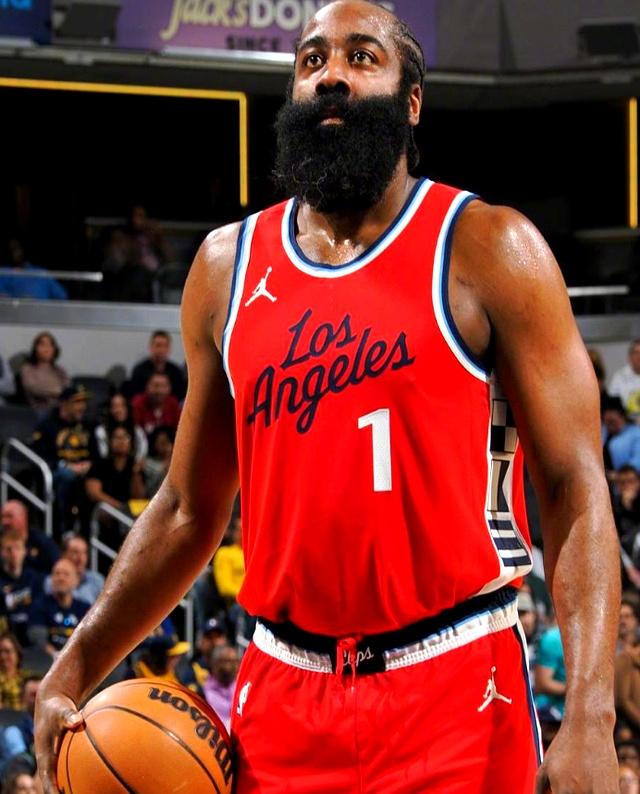 莱万多夫斯基意外战胜快船，爆冷引爆全场！