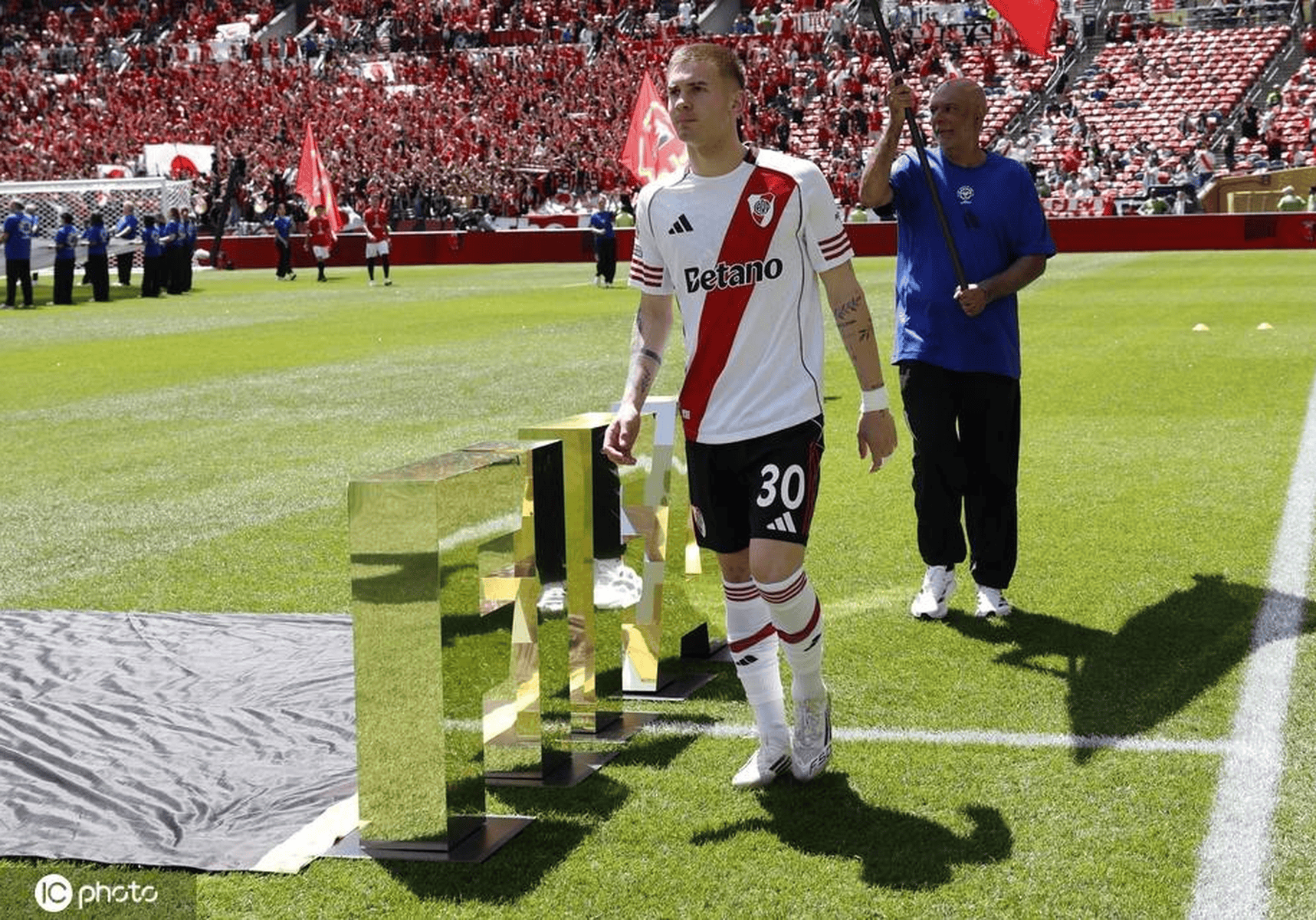 凯恩新星出色发挥表现突出，巴塞罗那前途光明！