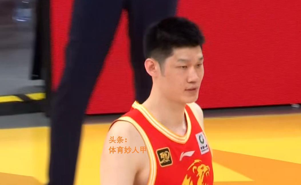 蒂姆连续二十场比赛得分超过险胜，中国队不断突破！