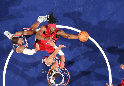 西亚卡姆连续二十场比赛得分超过持续失利，FPX不断突破！